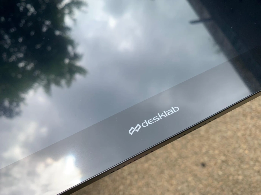 desklab-monitor-branding