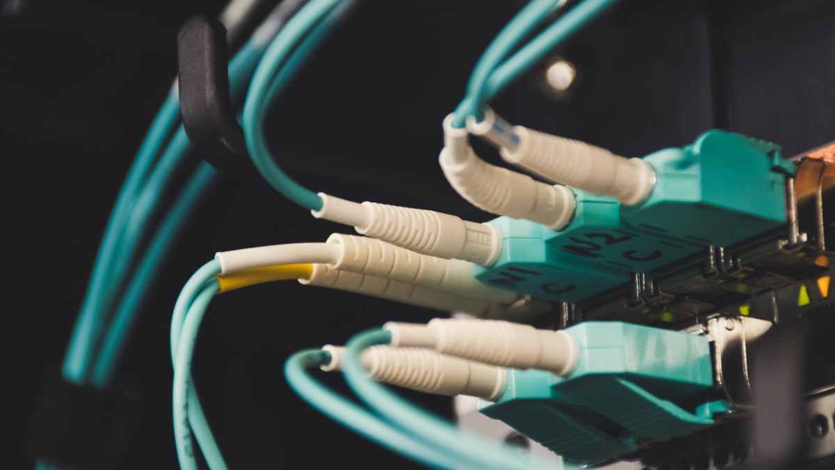 Internet Pans AT&T